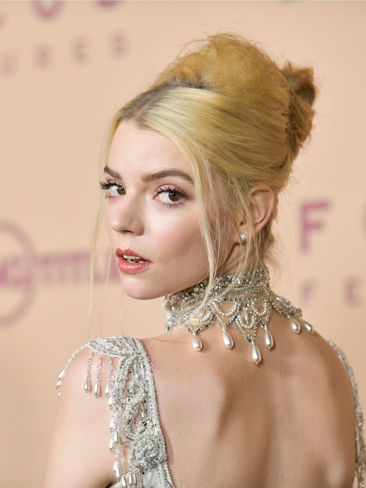 Who Plays Beth Harmon on 'The Queen's Gambit'? Actress Anya Taylor-Joy Is a  Scream Queen