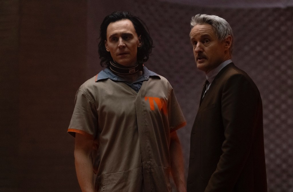 Loki (Tom Hiddleston) and Agent Mobius (Owen Wilson) in Loki