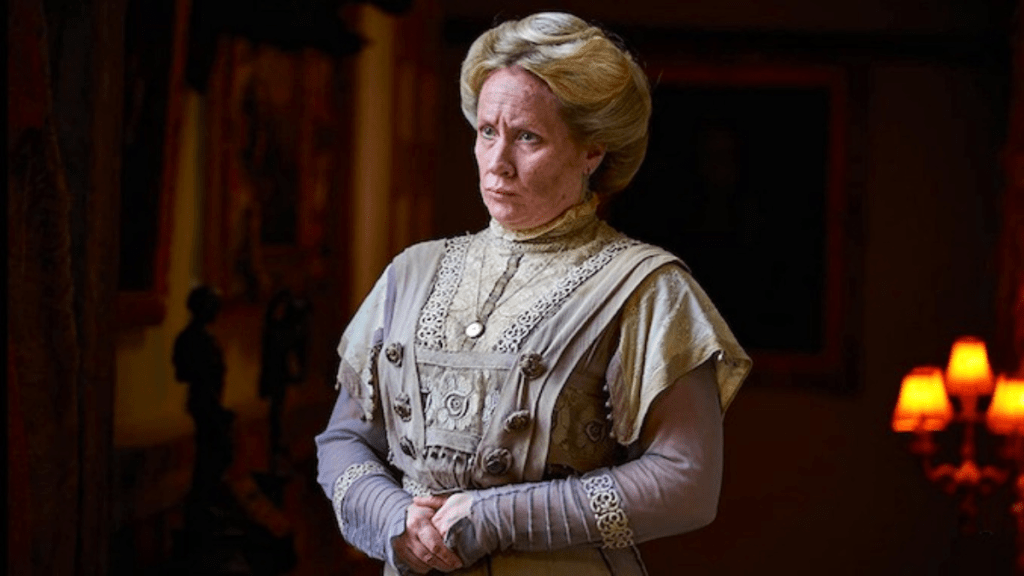 Martha Howe-Douglas als Lady Stephanie „Fanny“ Button in Ghosts