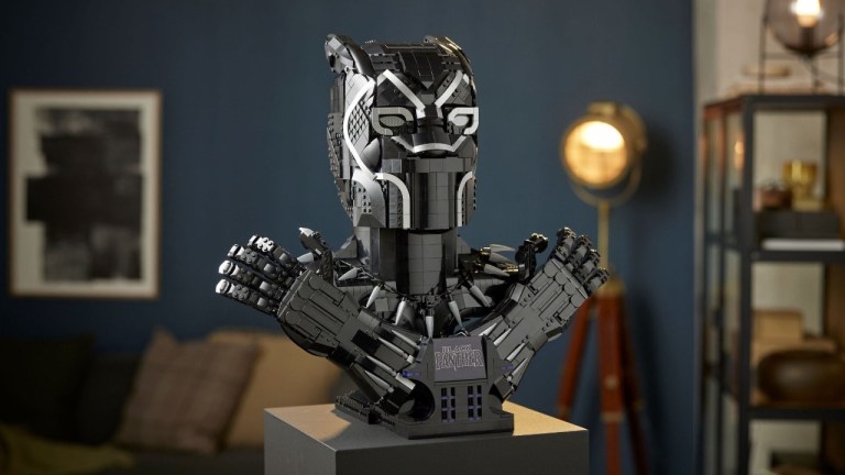 Link Unveils Massive 2,900+ Piece Black Panther | Den Geek