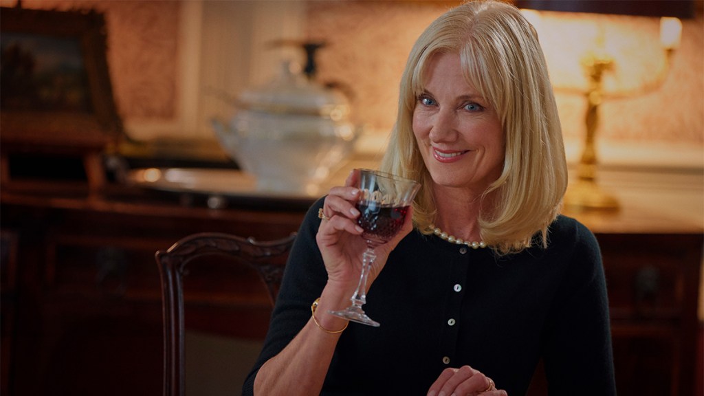 Joely Richardson como Helen en Un día en Netflix