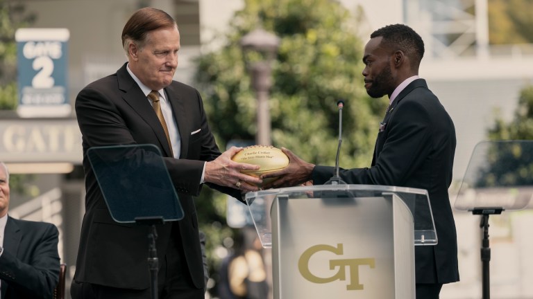 A Man in Full. (L to R) Jeff Daniels as Charlie Croker, William Jackson Harper as Wes Jordan in episode 106 of A Man in Full. Cr. Mark Hill/Netflix © 2024