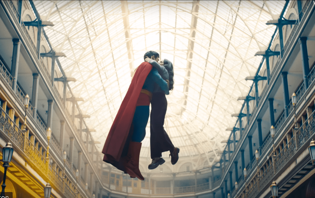 Superman and Lois kissing in James Gunn Movie